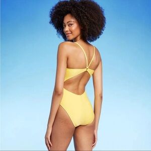 Shade & Shore V-Neck one piece swimsuit / Yellow / Size: Medium (8-10)